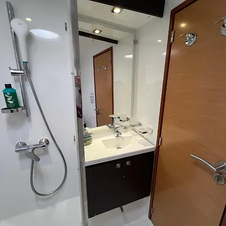 Floatinn Boat-bnb Genève