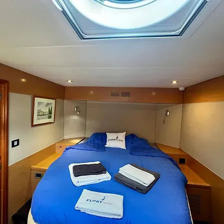 Botel Floatinn Boat-bnb 3*