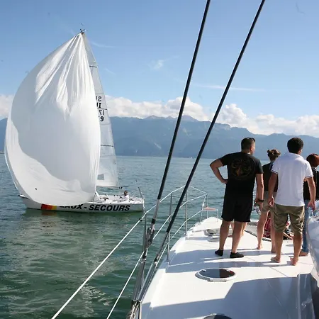 Floatinn Boat-bnb Botel 3*