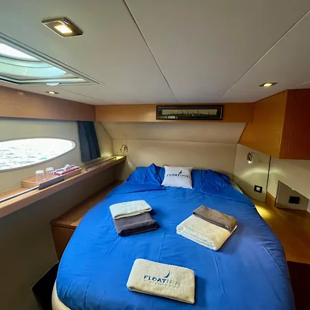 Floatinn Boat-bnb Úszó hotel