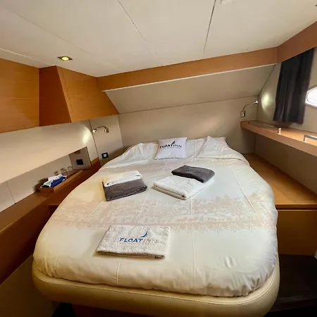 Floatinn Boat-bnb 3*