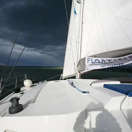 Floatinn Boat-bnb 3*