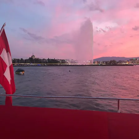 Floatinn Boat-bnb Úszó hotel
